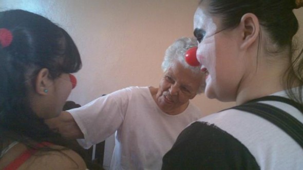 2013 - Visita ao Asilo - Aluns Teatro — foto 3