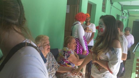 2013 - Visita ao Asilo - Aluns Teatro — foto 8