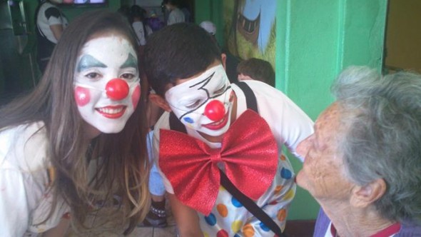 2013 - Visita ao Asilo - Aluns Teatro — foto 9