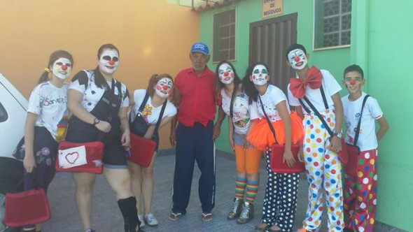 2013 - Visita ao Asilo - Aluns Teatro — foto 29